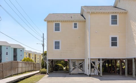 Shore Is Nice Back Exterior