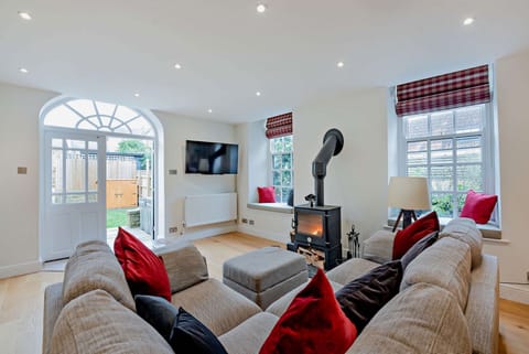 Vine Cottage Sitting Room - StayCotswold