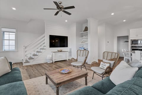 Comfortable common area with plenty of seating.