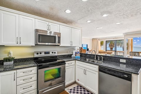 Modern Coastal Kitchen