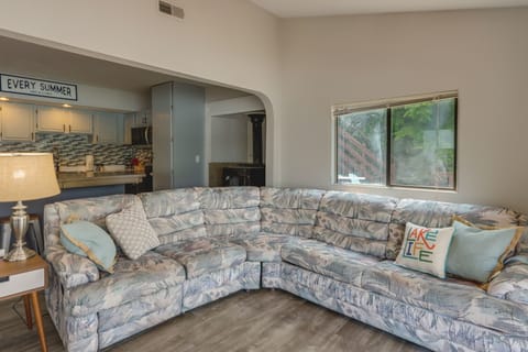 Living Area | Smart TV