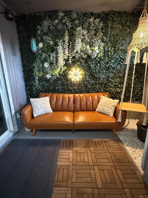 Enclosed porch & “Photo Op”