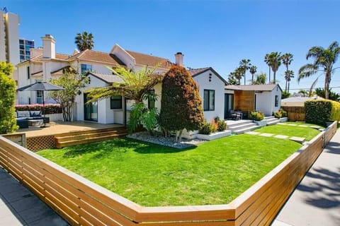 WOW bright & modern beach home with lots of outdoor space for your group!