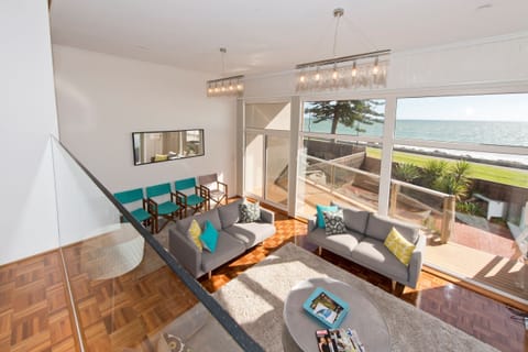 Bay Sunsets, Elite Accommodation, Glenelg, Beach House, Ocean View, Free Parking, Free Wifi