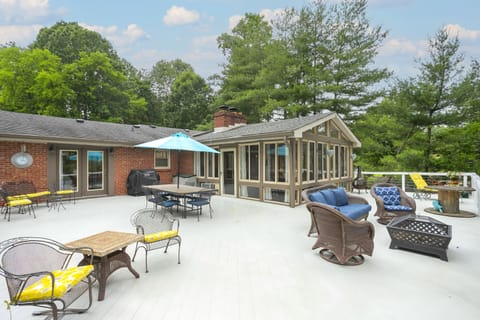 Plenty of room for everyone to sit and enjoy the lake.