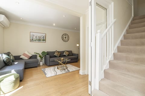 Living Room / Lounge
