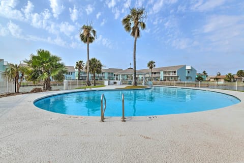 Rockport Vacation Rental | 2BR | 2BA | Stairs to Enter | 1,050 Sq Ft