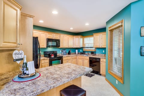 Kitchen | Cooking Basics | Coffee Maker | Paper Towels Provided