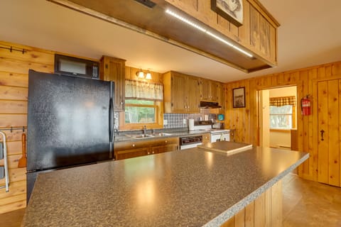 Kitchen | Cooking Basics | Dishware & Flatware | Trash Bags | Paper Towels