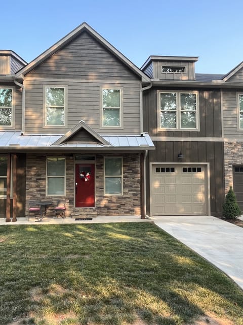 Beautiful 4 bedroom townhome; 1/2 mile from downtown on a paved road