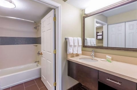Full bathroom with a tub. Basic toiletries and towels are provided. Exact unit will be assigned upon arrival. Views, colors and decor may vary.