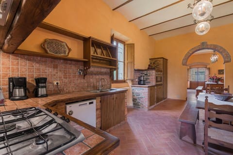 Amenities, Autumn, Kitchen, Room Detail, Spring, Summer