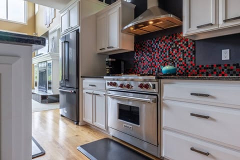 7a6e19eb e487 4c66 9805 daaea3c1e5ec