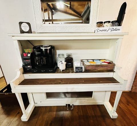 Coffee, tea, cocoa bar and s’mores for the fire pit 🔥