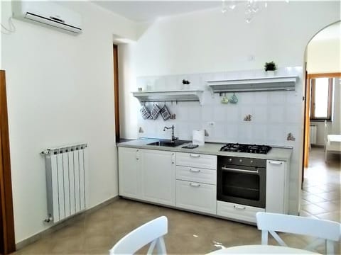 kitechen, dining table