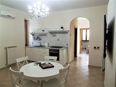 kitechen, dining table