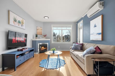 Sunny, comfy, and welcoming. Your cozy retreat awaits.