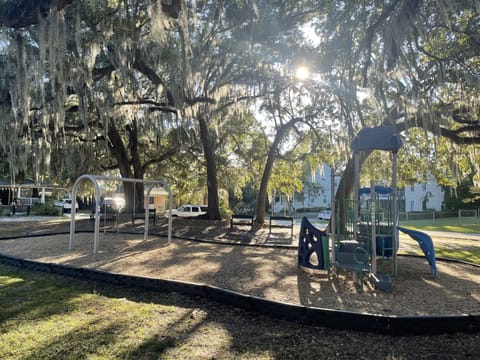 Hello & welcome! This is the small park directly across the street from the VRBO