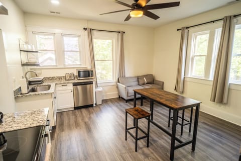 Kitchen/Dining Area
