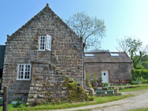 Delightful property | Shire Cottage - Leashaw Farm, Whatstandwell, near Matlock