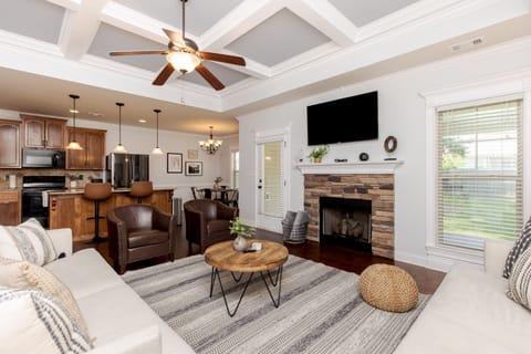 Living Room w/TV Streaming