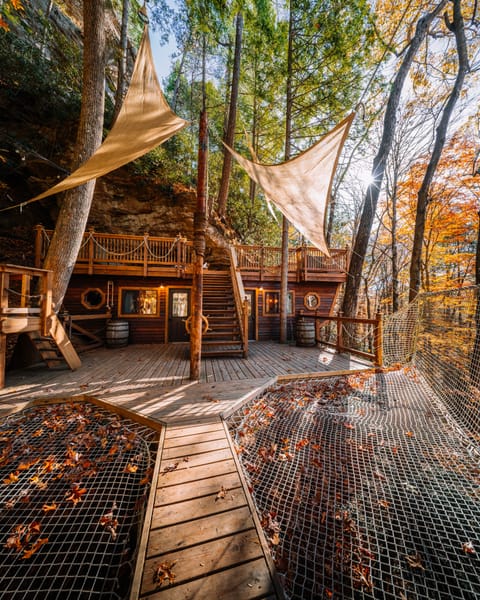*On the RIGHT is Sky Dancers Captain's Quarters (on the LEFT is Grey Dreamers)