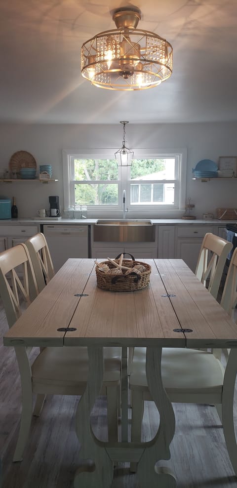 Seating for 6.  Deep Gold Farmhouse Sink.