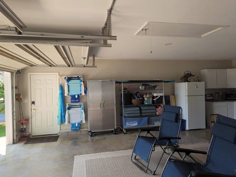 Garage: Outdoor Dinning and Entertaining