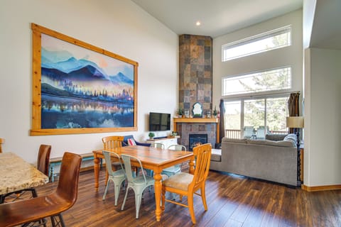 Klamath Falls Vacation Rental | 3BR | 3.5BA | 2,175 Sq Ft | Stairs Required