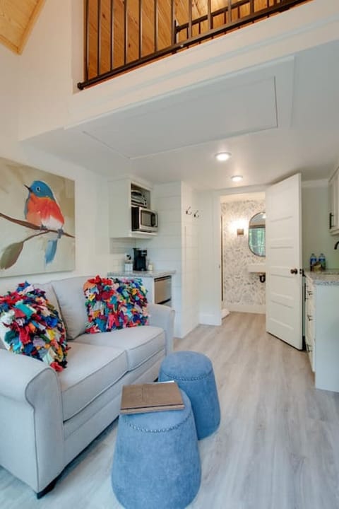 Charming tiny cottage with a cozy loft bedroom, private fire pit, and beautiful forest views. Ideal for couples or solo travelers seeking peace and relaxation