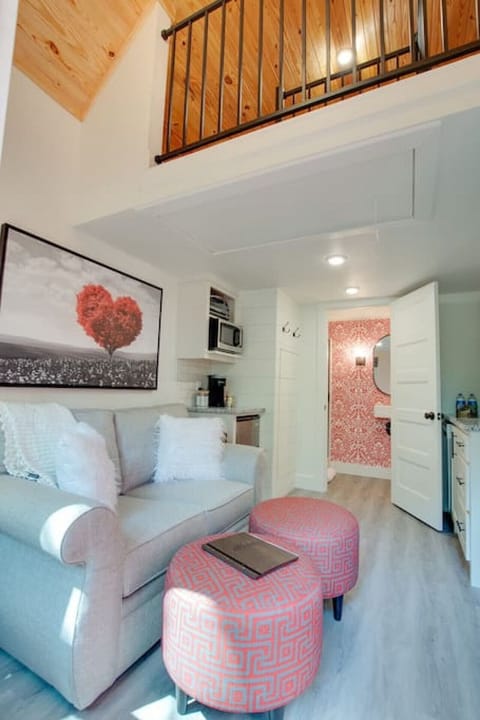 Charming tiny cottage with a cozy loft bedroom, private fire pit, and beautiful forest views. Ideal for couples or solo travelers seeking peace and relaxation