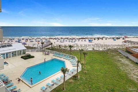 Oceanfront, 2 pools, Beach Service Lots of Elevators, very convenient. Big private patio with Ocean Breeze.