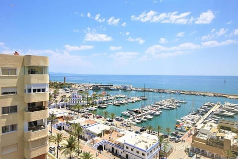 Magnificent views to the sea and the marina from this apartment