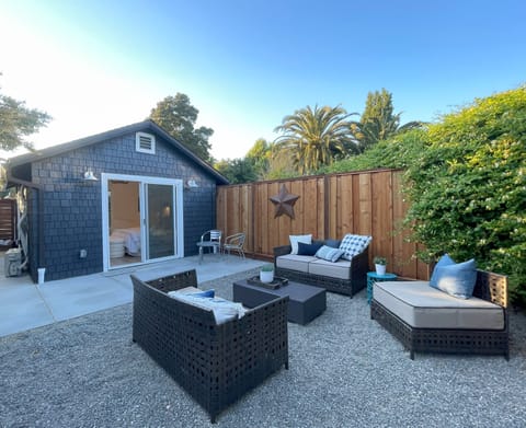 TOTALLY PRIVATE 
BACK YARD
