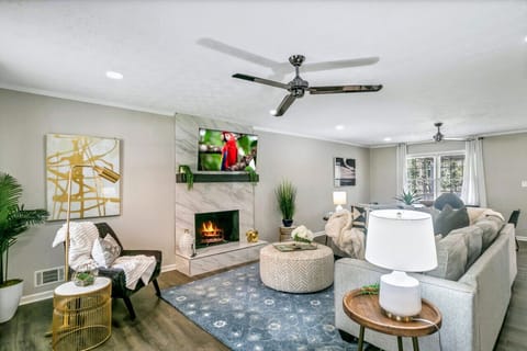 Living Room with Smart TV / DR combo