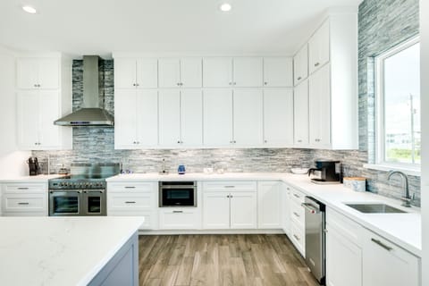 Plenty of cabinet and counter space to prepare and store beach snacks