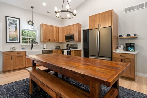 Beautiful farm house table enable seating for 8 on two benches