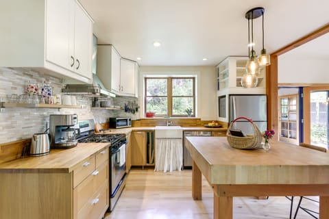 Chef's Kitchen | Cooking Basics Supplied | 1st Floor