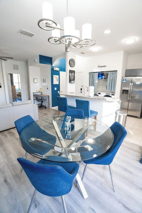 Bright, modern, and inviting open concept dining and living space