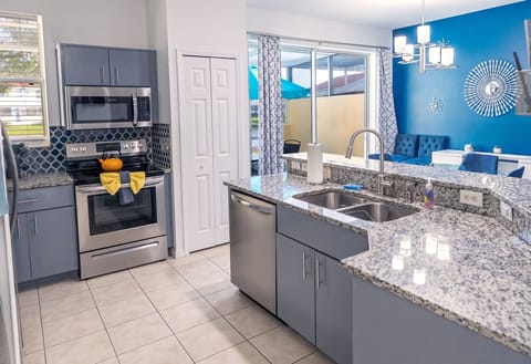 Full kitchen with all the essentials 