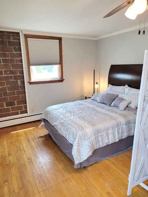 Queen bed behind divider