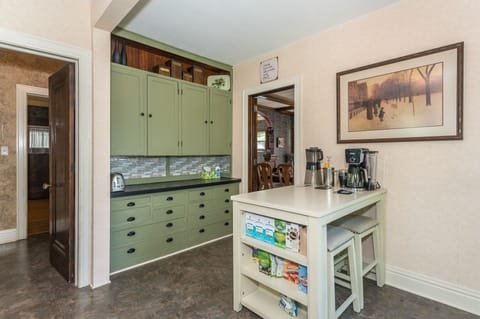 Coffee, decaf, tea, cider, hot chocolate? Yes, please!