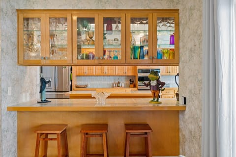 Kitchen Breakfast Bar