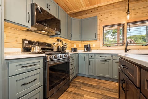 LongviewLodge_Kitchen_2