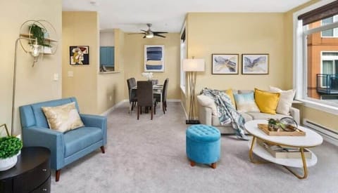 Welcome to our modern condo in DT Seattle!