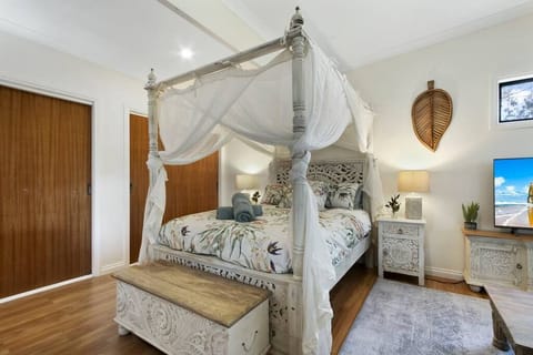 Queen 4 Poster Bali Bed