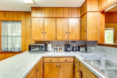 Kitchen | Blender | Toaster | Microwave | Spices