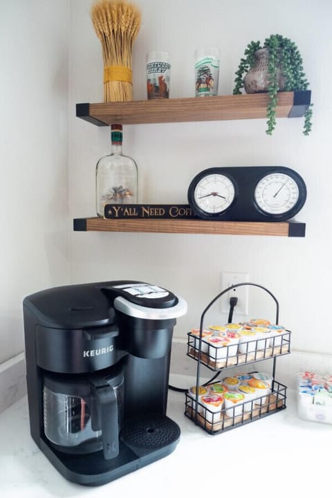 Keurig coffee machine with k-pods provided