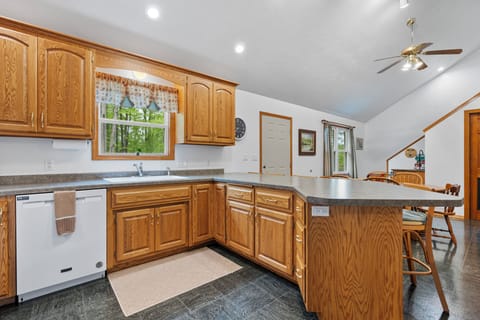 Full kitchen! New stove, dishwasher, refrigerator, and microwave.
