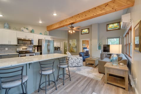 Breakfast Bar | Dishware/Flatware